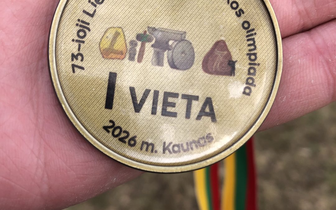 Visa gimnazijos bendruomenė sveikina Karolį ir jo mokytoją!