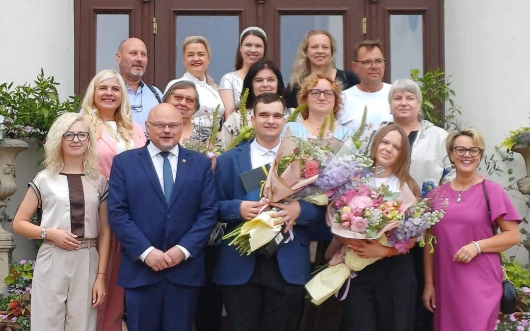 Pagerbti mūsų abiturientai šimtukininkai