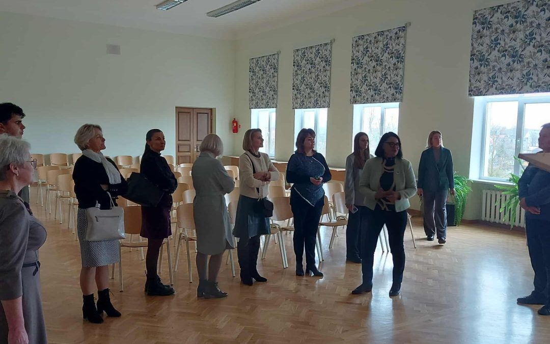 Pakruojo rajono savivaldybės atstovų vizitas gimnazijoje