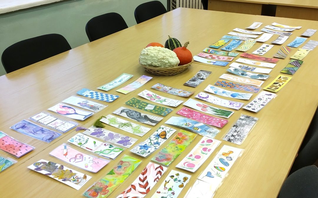 Gimnazistai dalyvauja tarptautiniame knygų skirtukų mainų projekte