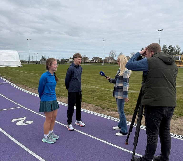 Pakruojyje iškilmingai atidarytas miesto stadionas